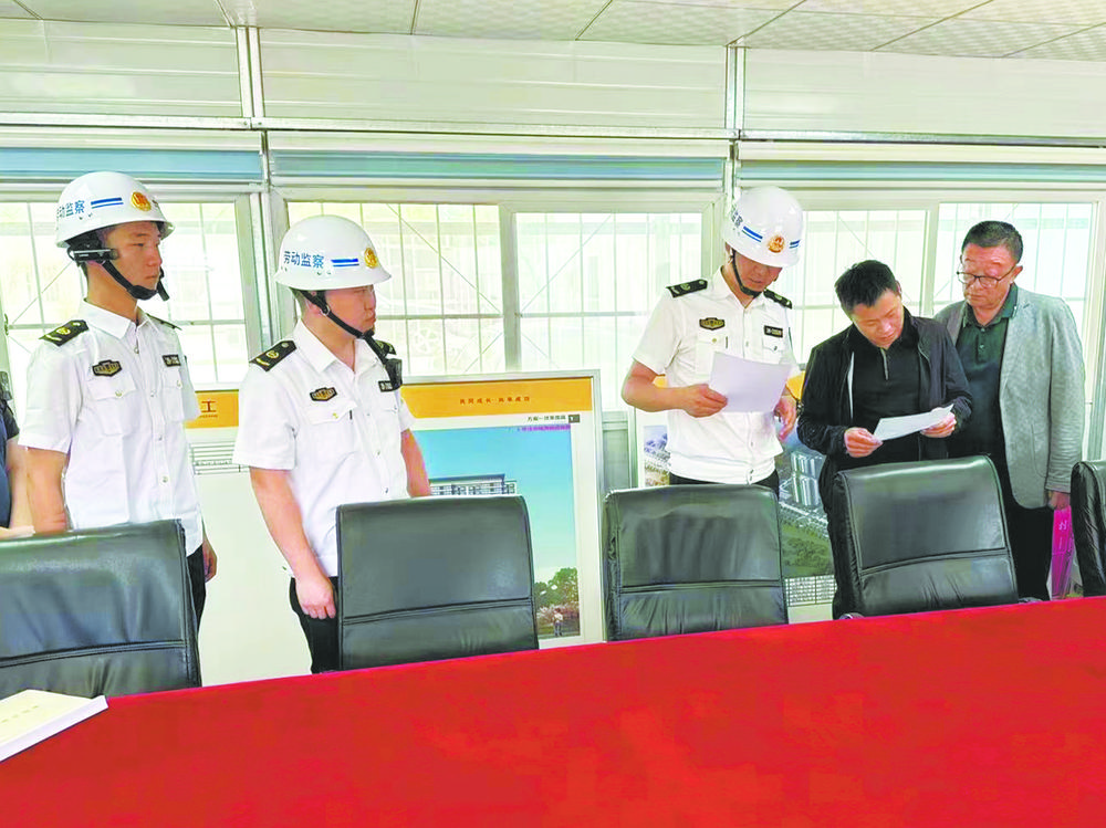 我省先后組織開展農(nóng)民工工資保證金、工資專用賬戶、夏季專項(xiàng)行動(dòng)等各類專項(xiàng)執(zhí)法檢查,及時(shí)糾正制度執(zhí)行偏差、賬戶空轉(zhuǎn)運(yùn)行等問題,將欠薪隱患消除在源頭,化解在萌芽。省人力資源和社會(huì)保障廳供圖